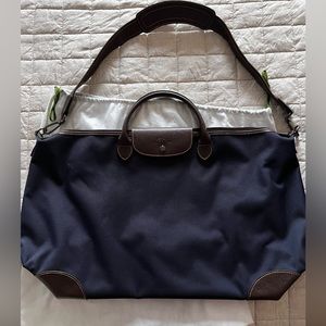 Longchamp duffle in like new conditon